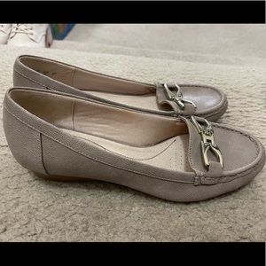 Life Strides Soft System - tan flat wedges - women’s 9